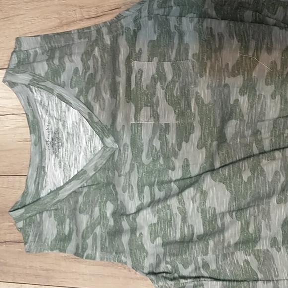 Bobbie Brooks Sz Medium Camo Tank Top - Picture 2 of 13
